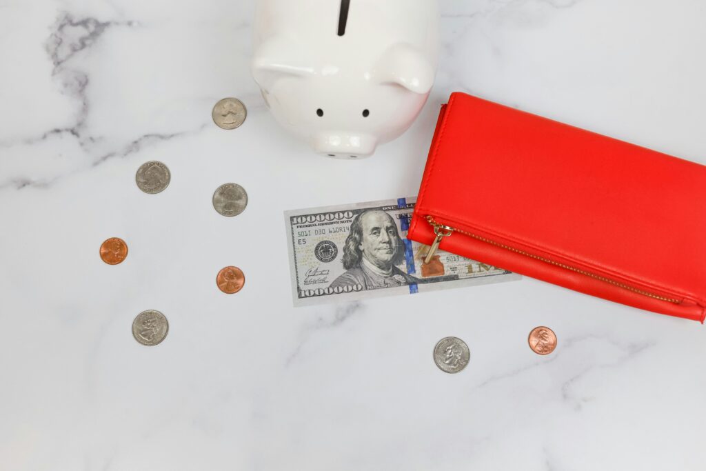 Adopta finanzas minimalistas en 2025 para un ahorro simple